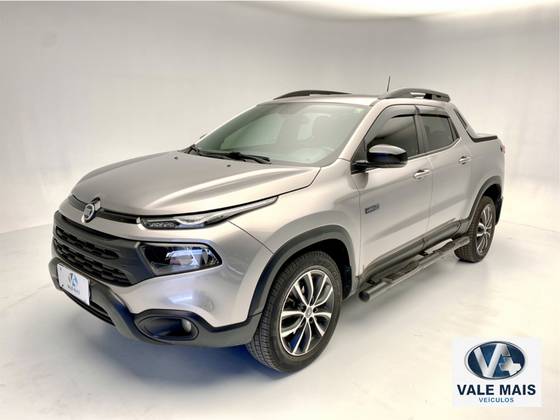FIAT TORO 2.0 16V TURBO DIESEL ULTRA 4WD AT9 FIAT TORO 2.0 16V TURBO DIESEL ULTRA 4WD AT9